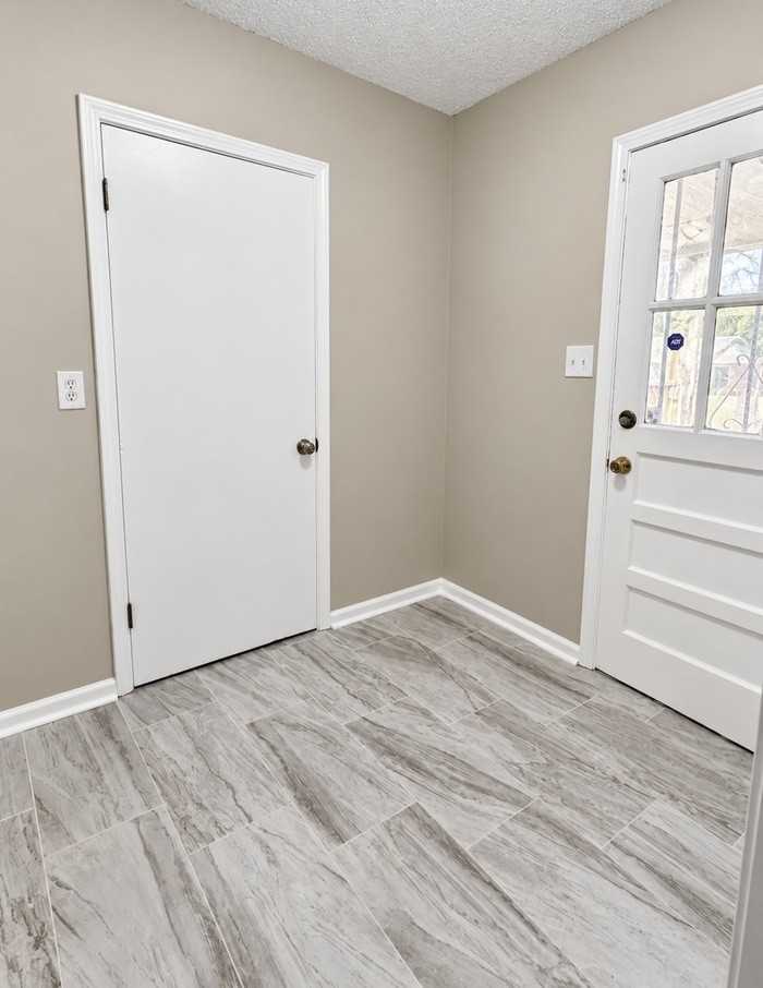 303 Meadowood Ave - Photo 6 of 16