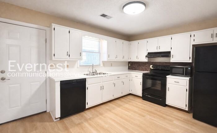 2191 Cheshire Dr - Photo 5 of 20
