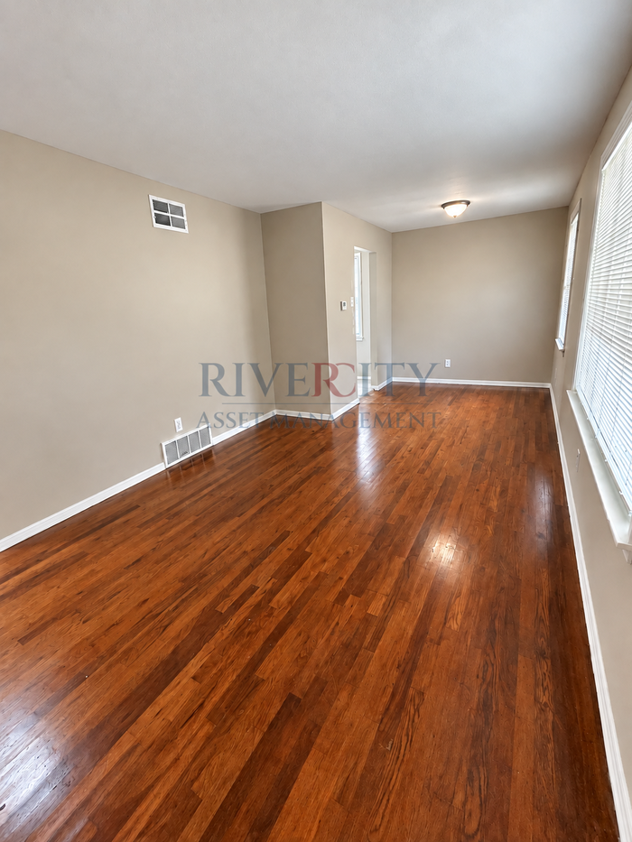 3460 Millard Rd - Photo 2 of 18