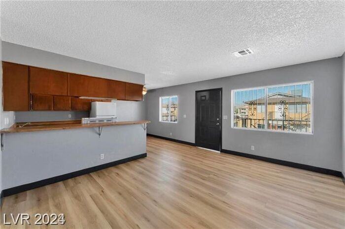 1641 N Lamont St #D - Photo 2 of 11