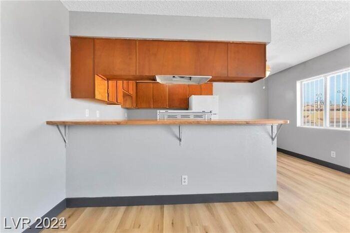 1641 N Lamont St #D - Photo 4 of 11
