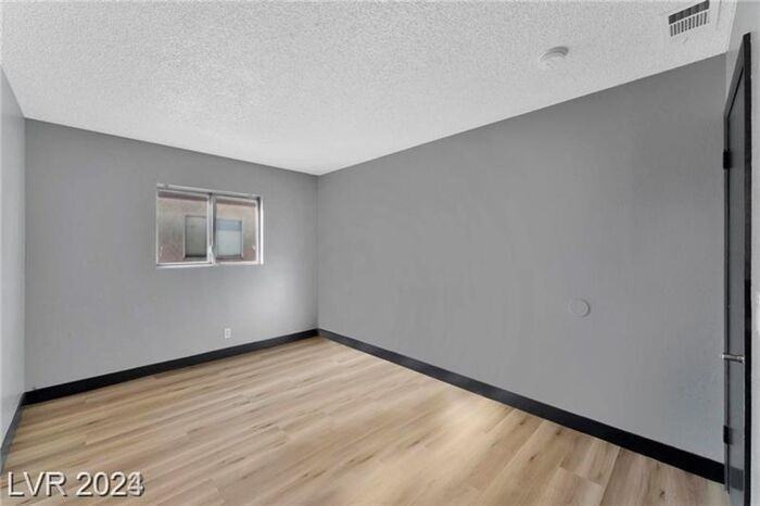 1641 N Lamont St #D - Photo 5 of 11