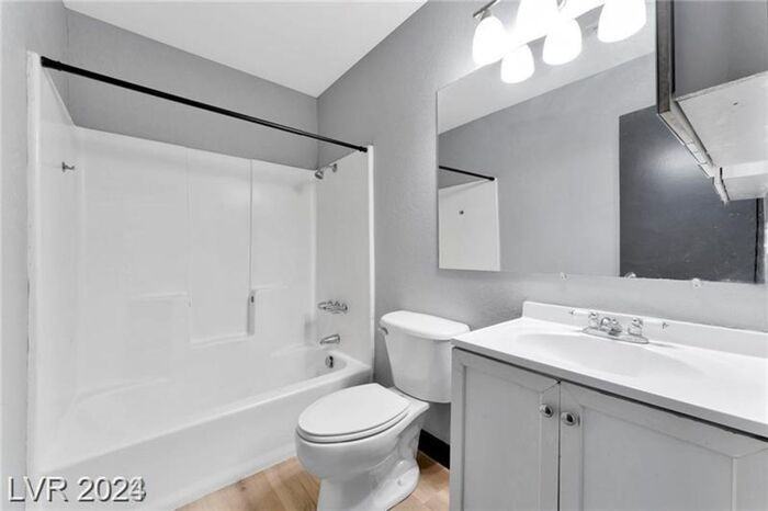 1641 N Lamont St #D - Photo 7 of 11