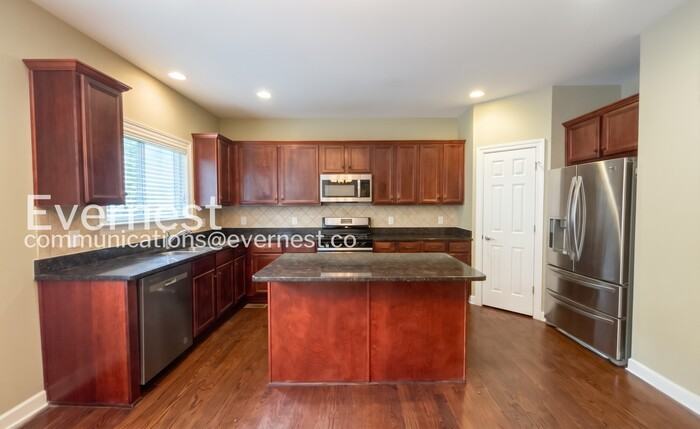 1237 Broadgate Dr - Photo 6 of 32