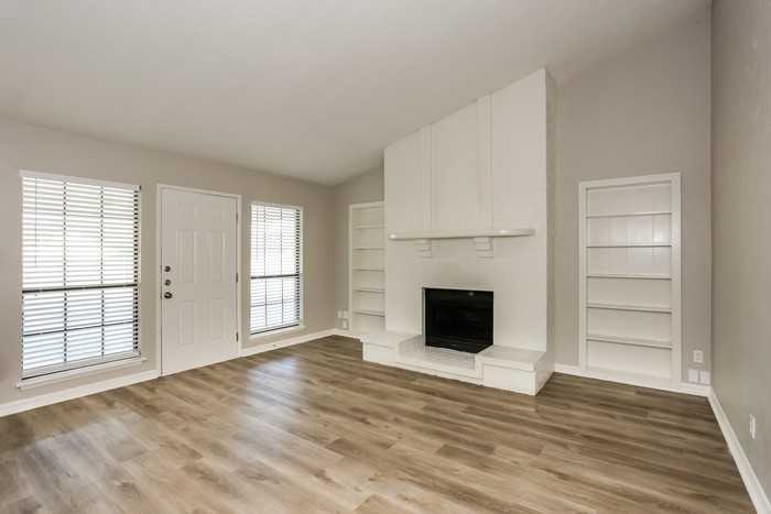 330 Hemlock Dr - Photo 3 of 16