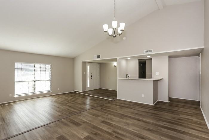 330 Hemlock Dr - Photo 4 of 16