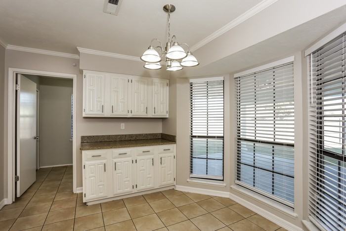 330 Hemlock Dr - Photo 5 of 16