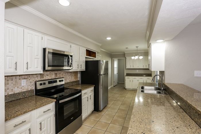 330 Hemlock Dr - Photo 6 of 16