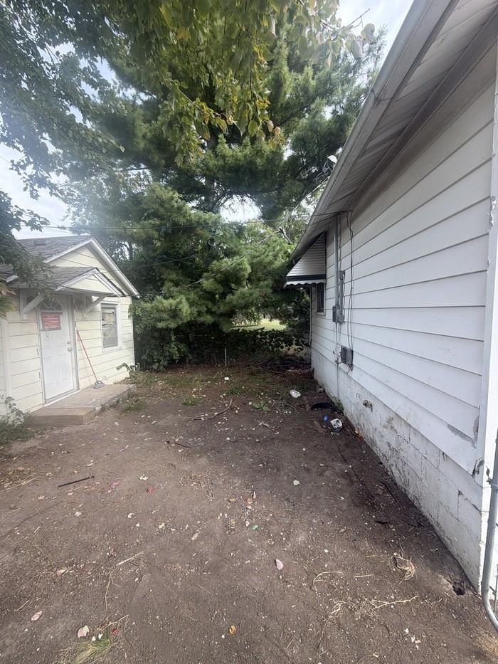 1619 Poplar St - Photo 4 of 30