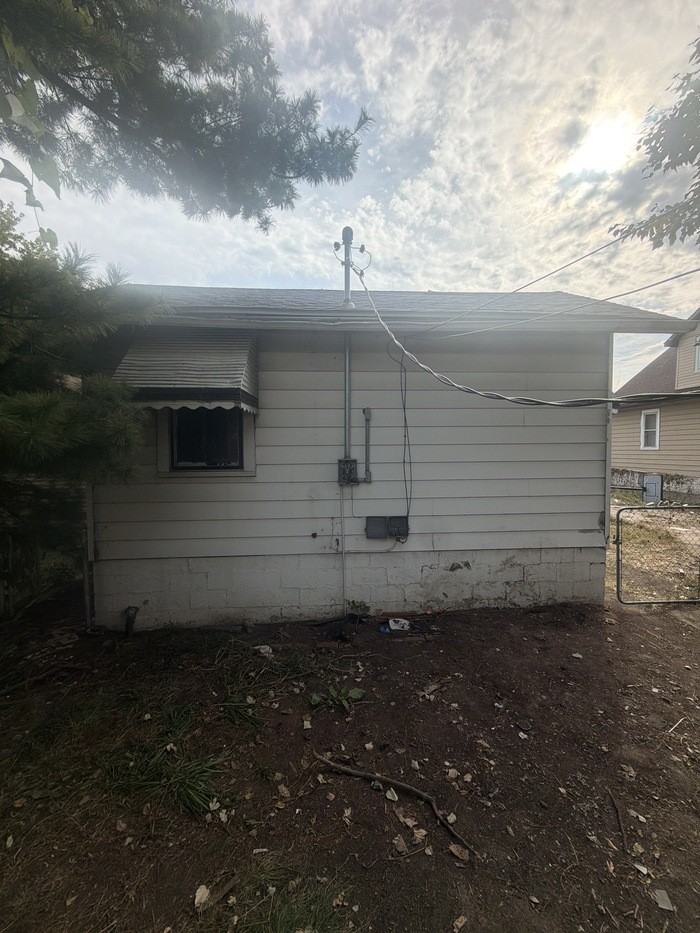1619 Poplar St - Photo 5 of 30