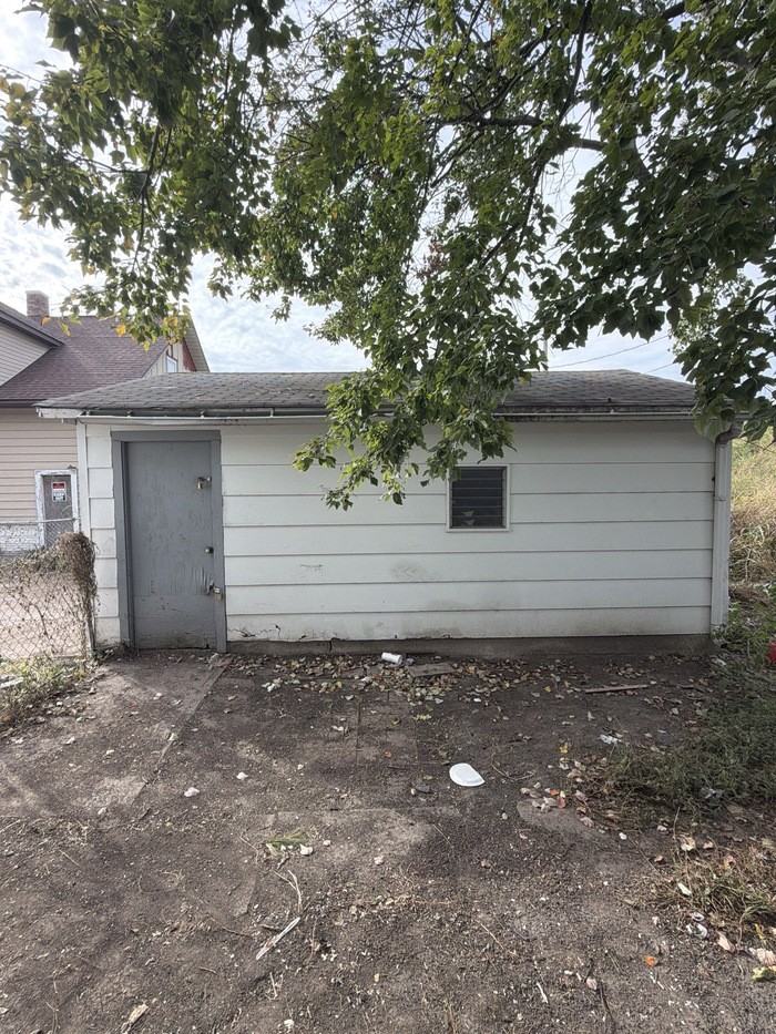 1619 Poplar St - Photo 6 of 30