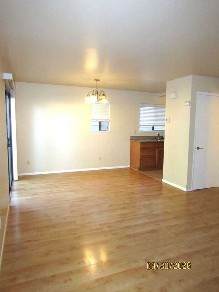 2159 W Steele Ln - Photo 2 of 20