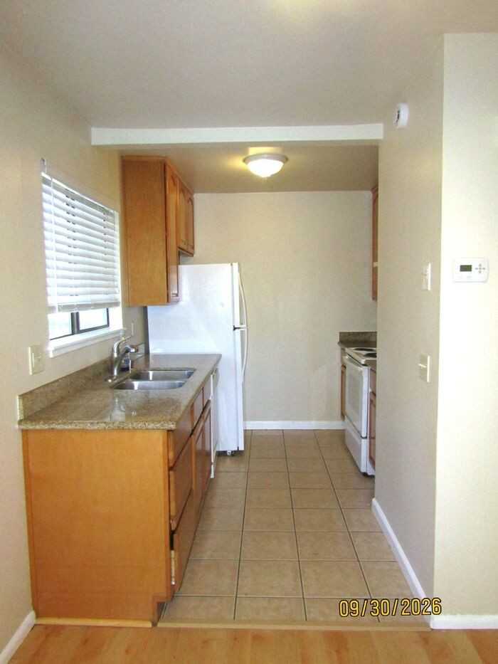 2159 W Steele Ln - Photo 3 of 20