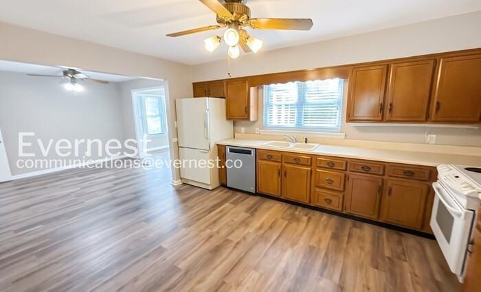 1314 Laredo Ave - Photo 7 of 26