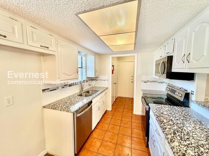2333 Mill Pond Rd - Photo 5 of 27