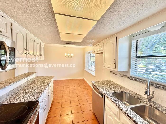 2333 Mill Pond Rd - Photo 6 of 27