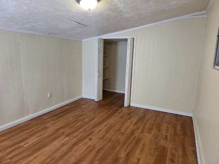 910 Medford Ave - Photo 3 of 12