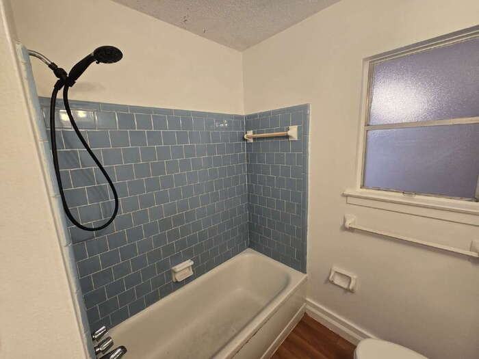 910 Medford Ave - Photo 7 of 12