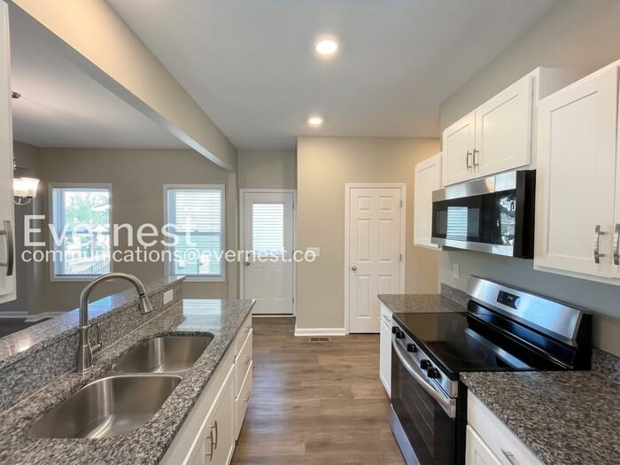 539 9th St - Photo 7 of 26