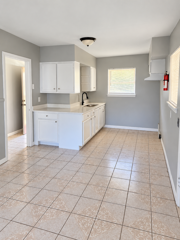 1604 Lewellen Rd - Photo 3 of 13