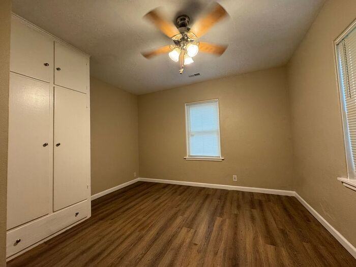 610 10th Ave - Photo 4 of 15