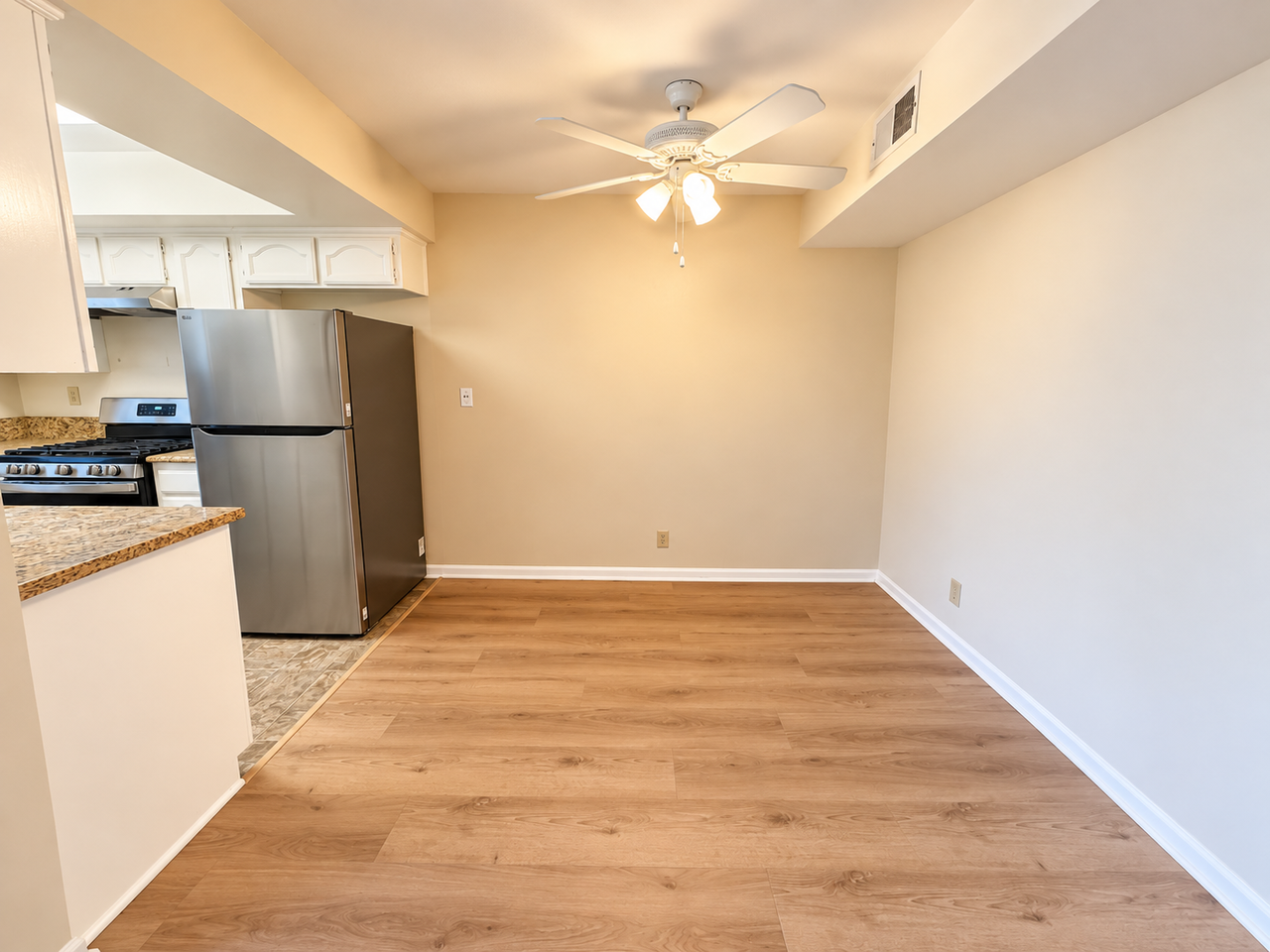 515 E Elmwood Ave #206 - Photo 6 of 18