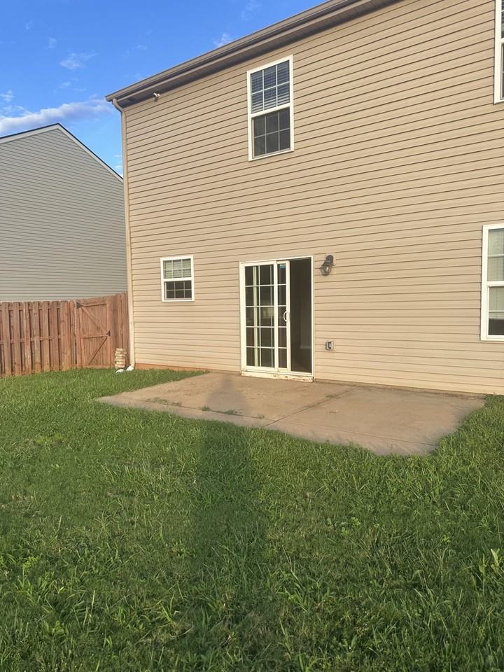 217 Hartleigh Dr #NA - Photo 3 of 7