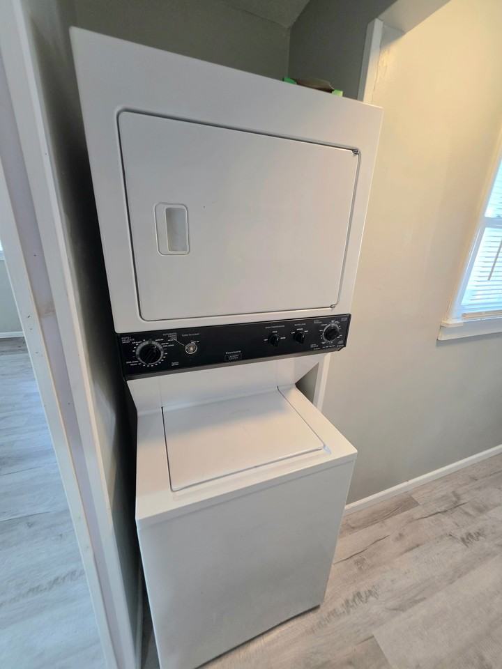319 E College St #3 - Photo 5 of 14