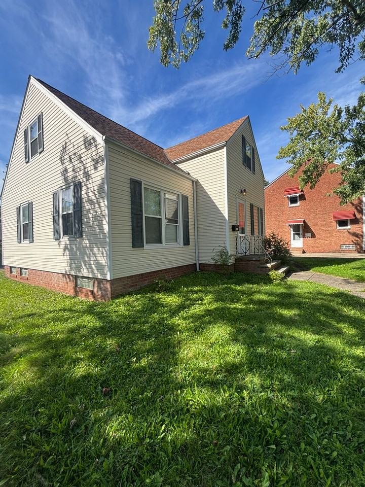 1276 Oakland Dr #NA - Photo 2 of 20