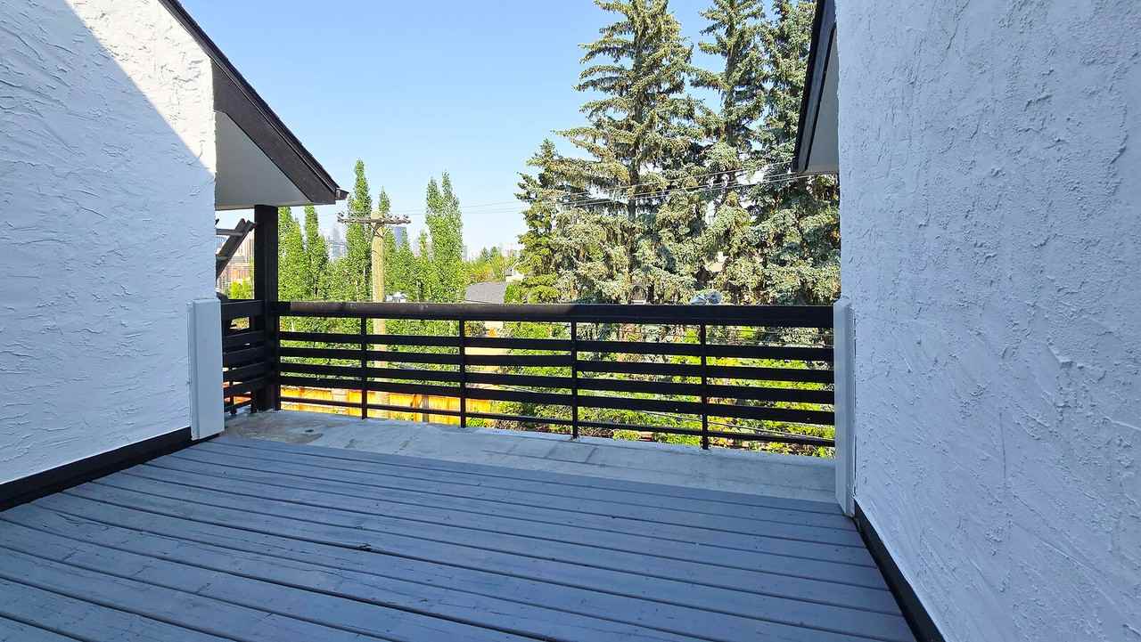2420 14 St Sw - Photo 3 of 30