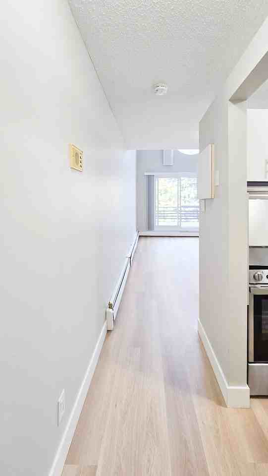 2420 14 St Sw - Photo 4 of 30