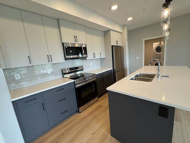 720 - 2216 - 550 Belmont Street Southwest - Photo 2 of 19