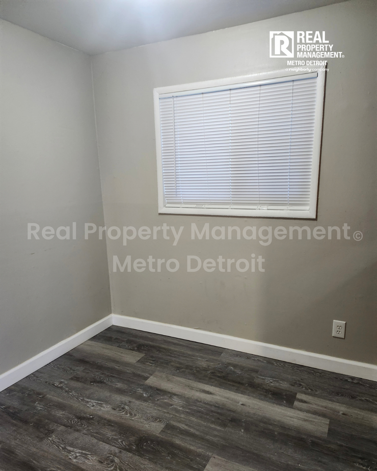 1173 Featherstone Rd - Photo 3 of 18