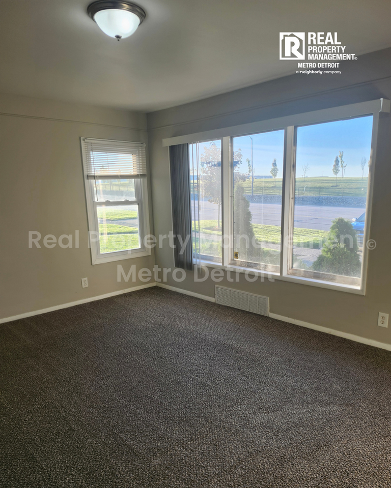 1173 Featherstone Rd - Photo 4 of 18