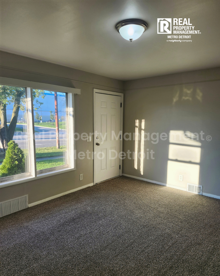 1173 Featherstone Rd - Photo 5 of 18