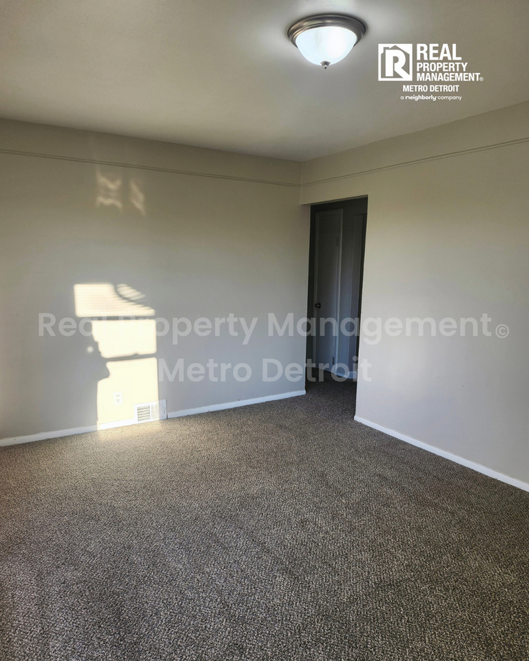 1173 Featherstone Rd - Photo 6 of 18