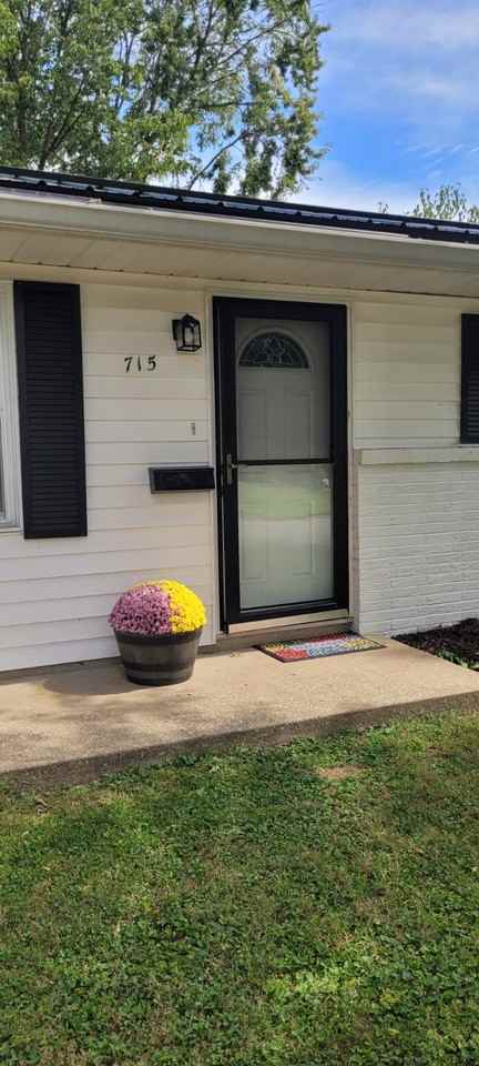 715 S Hickory Dr #NA - Photo 2 of 11