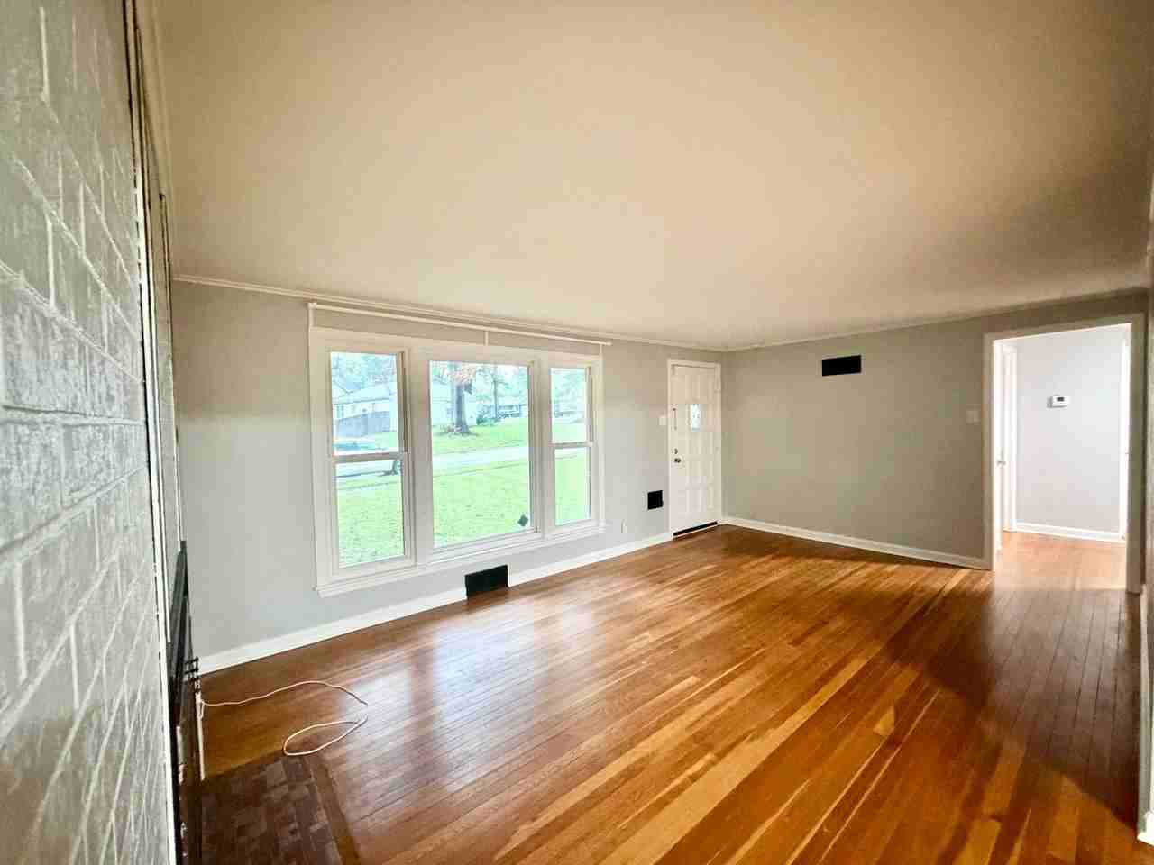 7047 Linden St - Photo 3 of 18