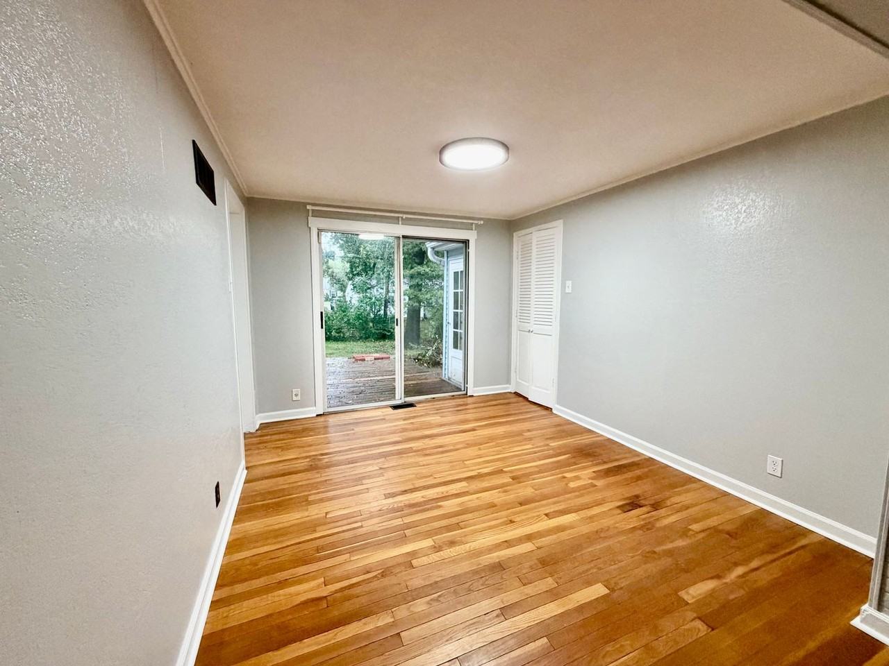 7047 Linden St - Photo 5 of 18