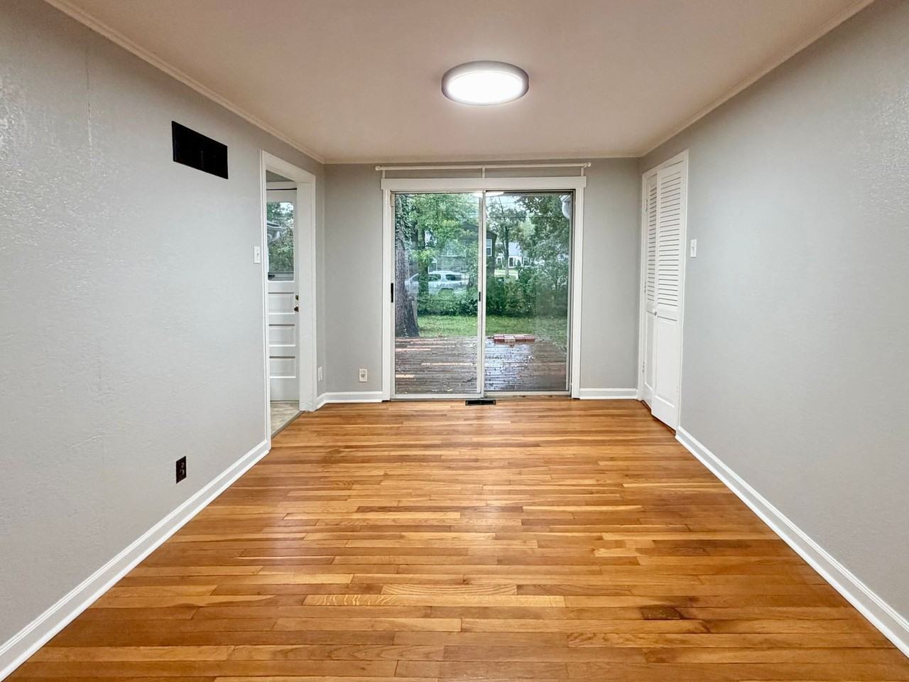 7047 Linden St - Photo 6 of 18