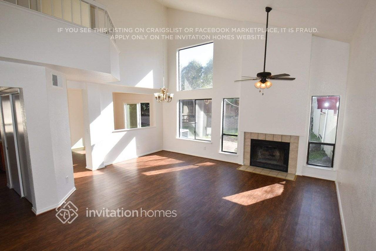 3032 Danehurst Ct - Photo 3 of 12