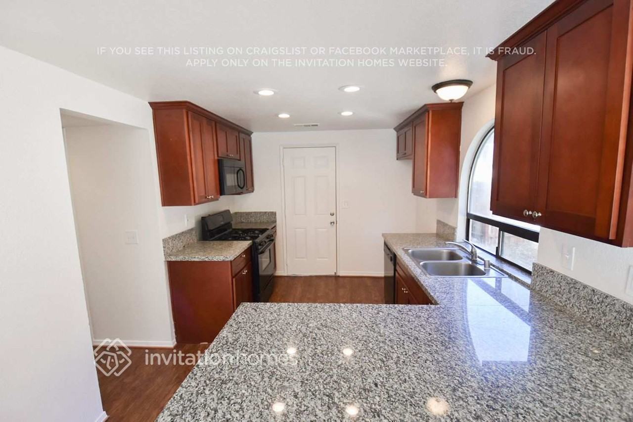 3032 Danehurst Ct - Photo 5 of 12