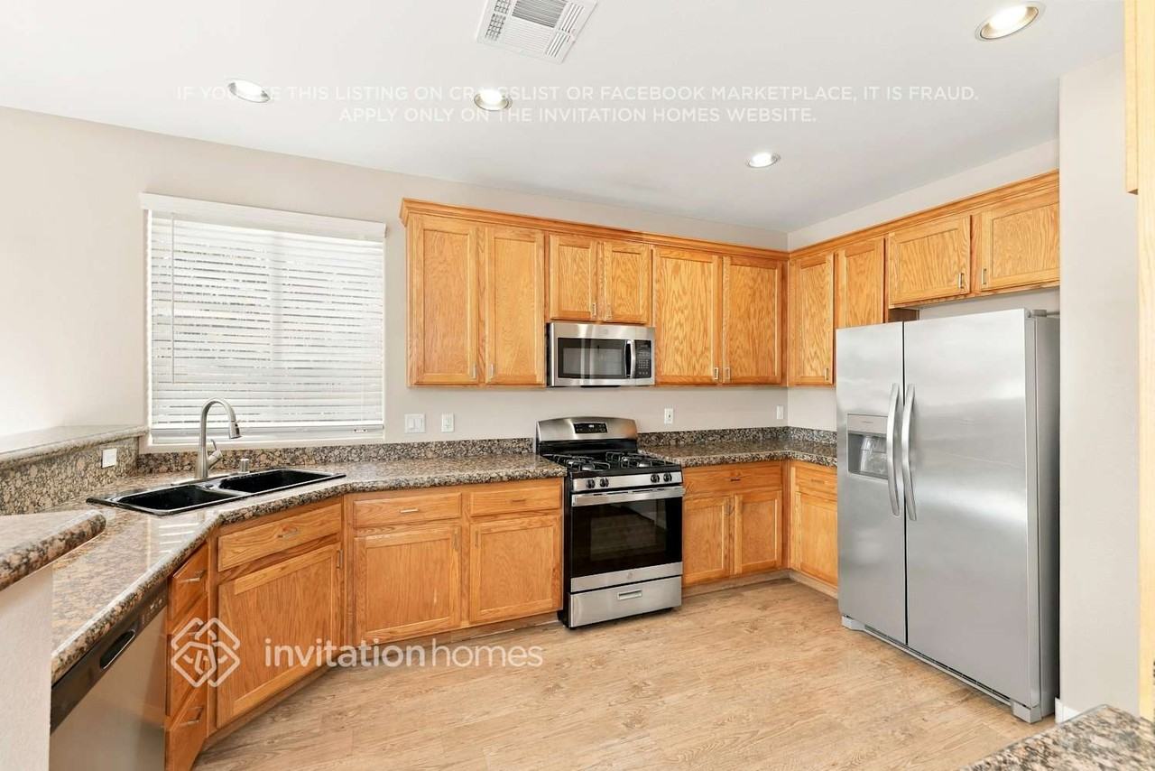 433 Mystic River St - Photo 6 of 18