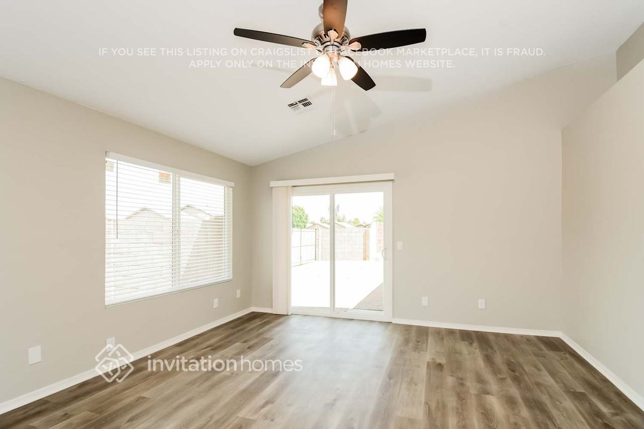 8544 W Elm St - Photo 2 of 15