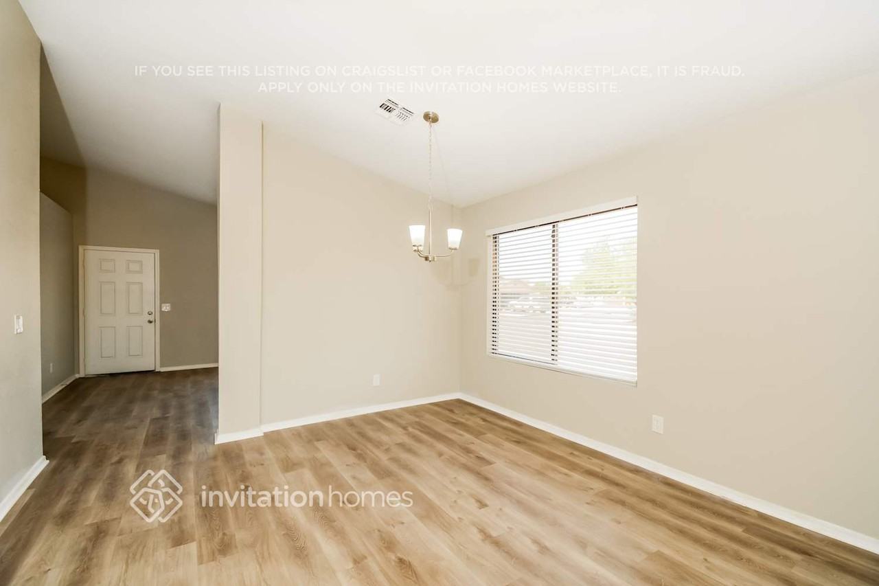 8544 W Elm St - Photo 4 of 15