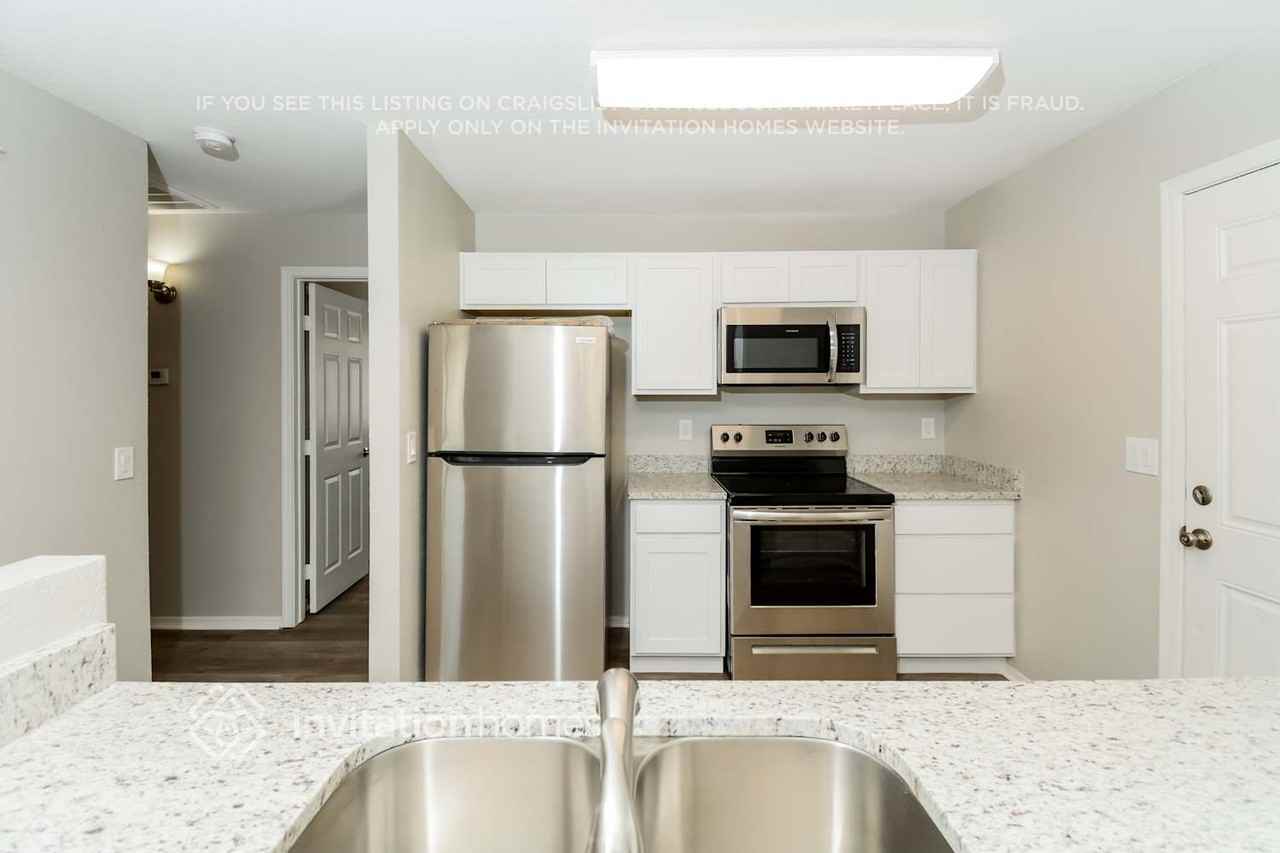 8544 W Elm St - Photo 6 of 15