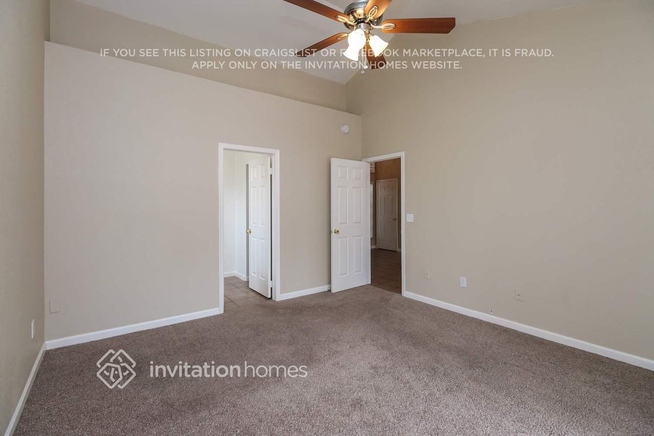 715 N Judd Ave - Photo 2 of 9