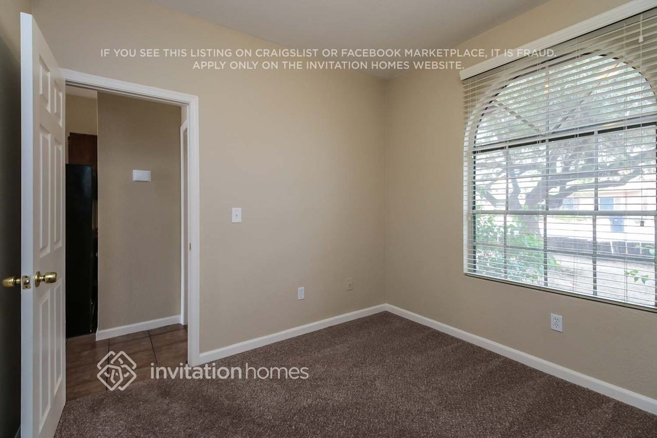 715 N Judd Ave - Photo 4 of 9