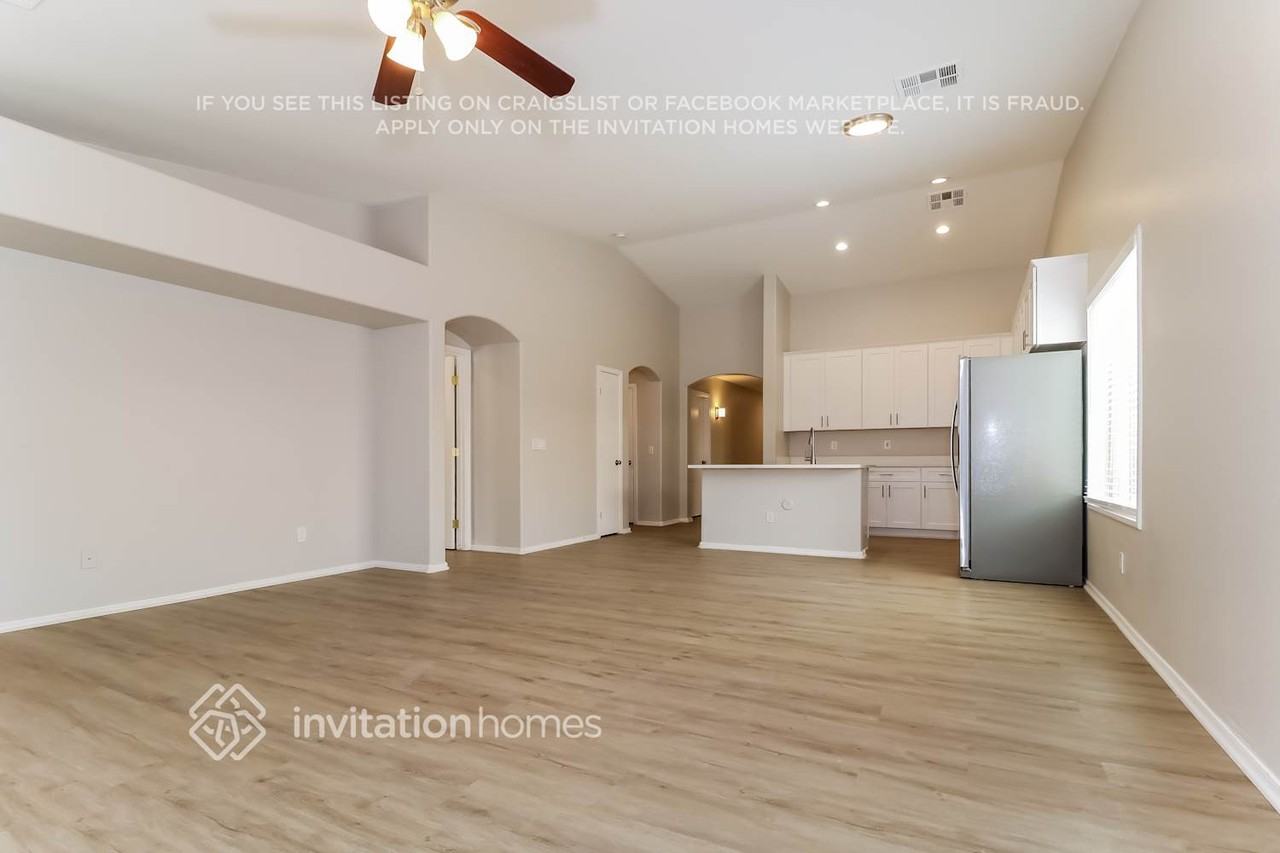 10613 W La Reata Ave - Photo 4 of 16