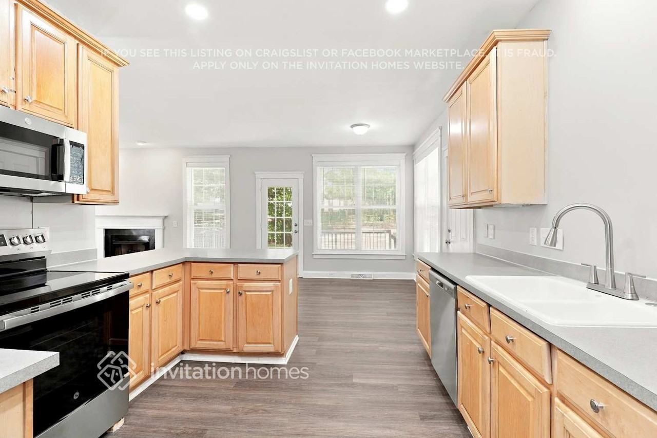 7706 Red Oaks Trl - Photo 7 of 18